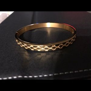 “G” name brand bracelet